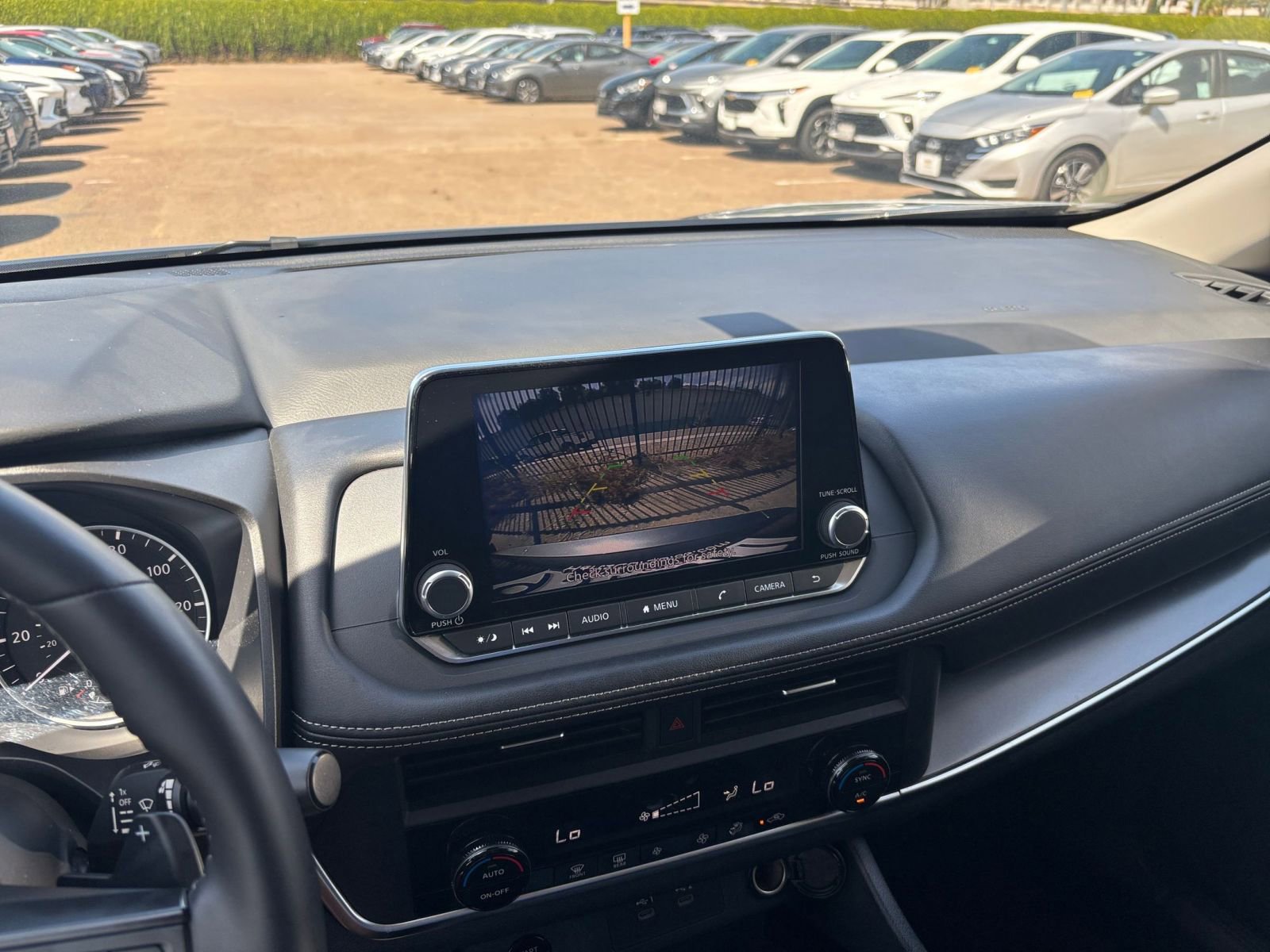 Used 2025 Nissan Rogue SV FWD image 25