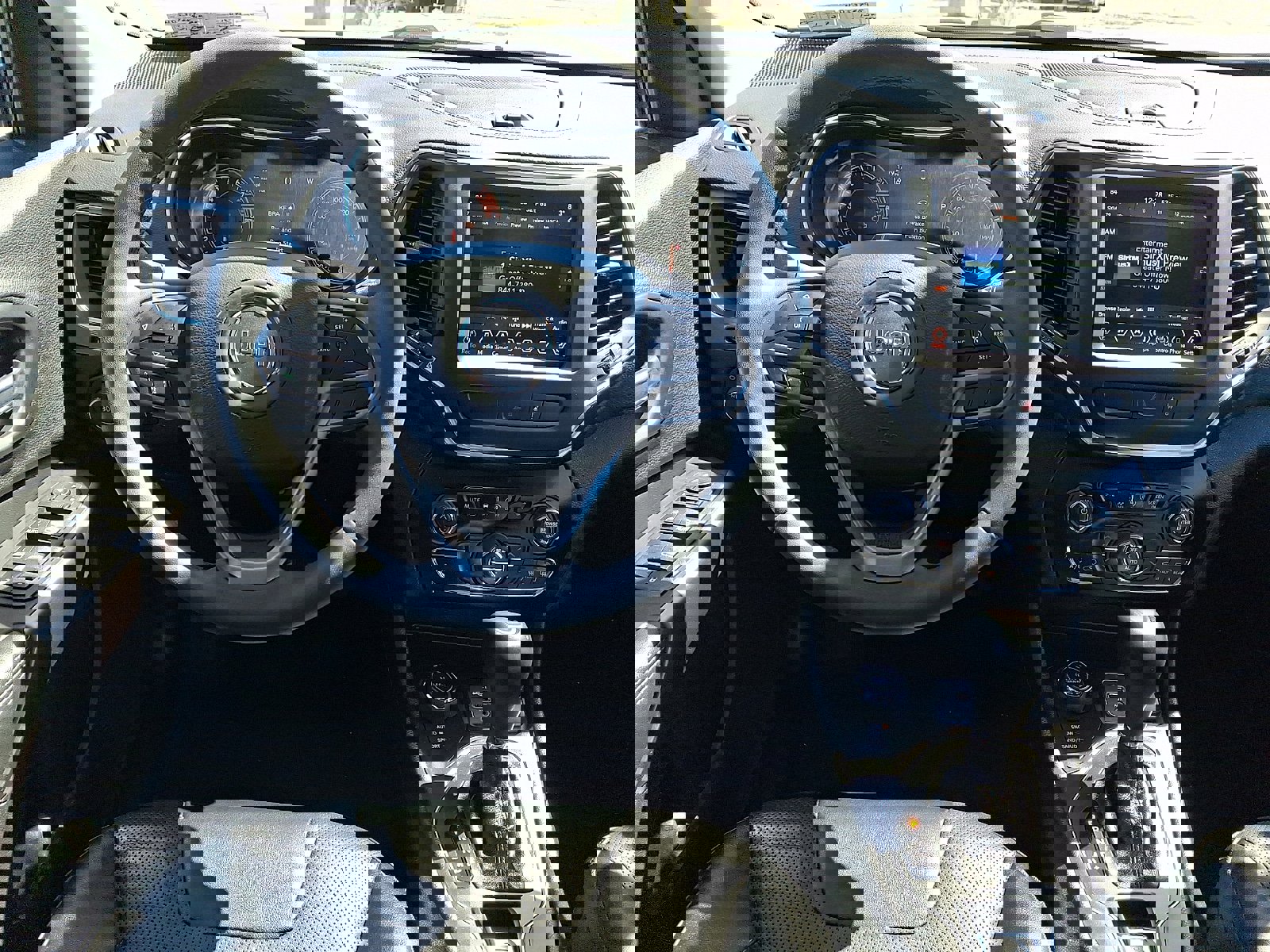 Used 2022 Jeep Cherokee Latitude Lux image 11