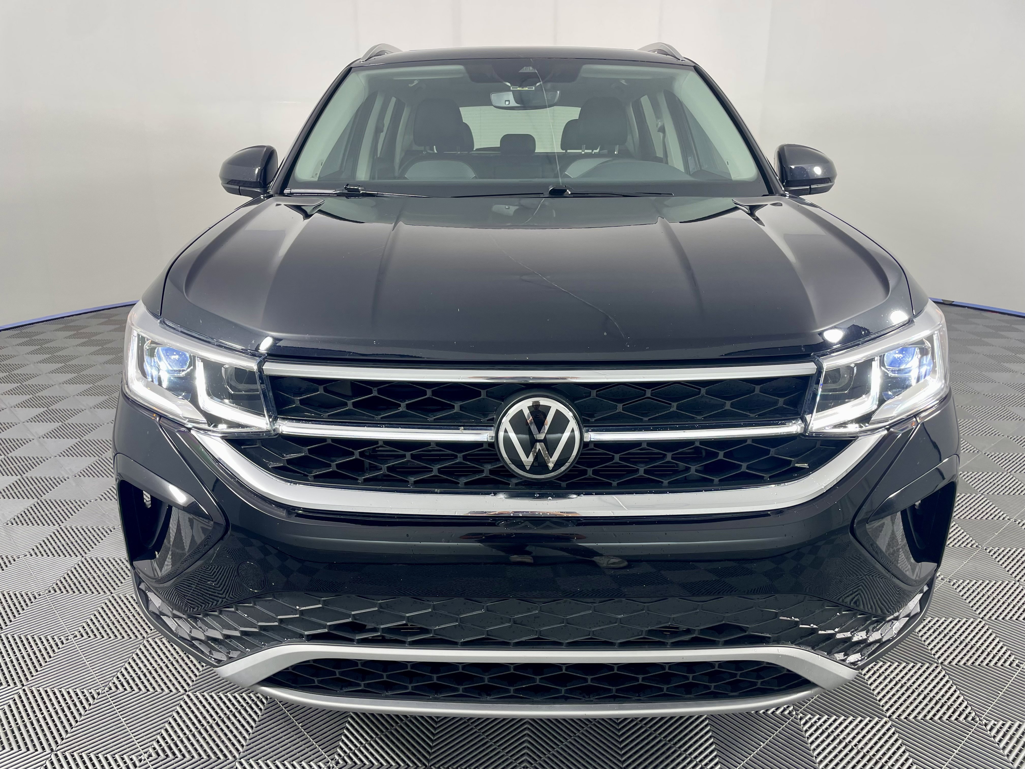 Used 2023 Volkswagen Taos SEL image 8