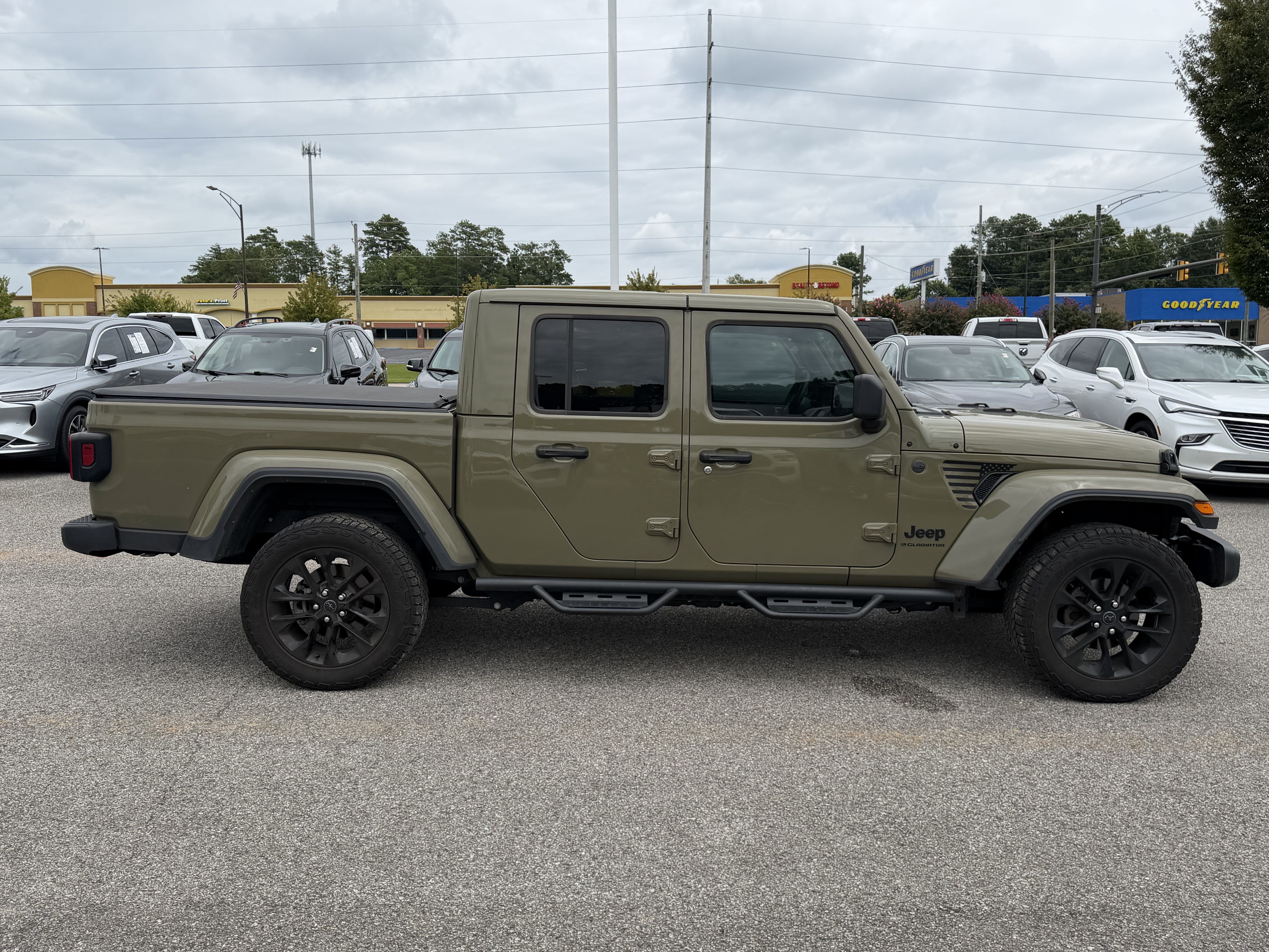 Used 2025 Jeep Gladiator Sport AWD/4WD image 10