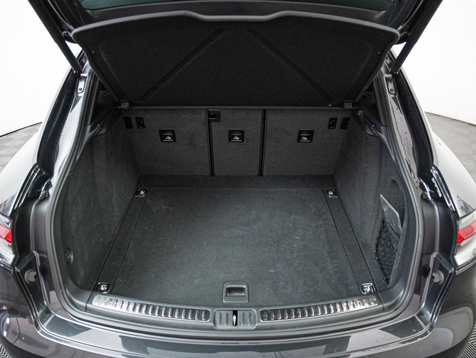 Certified 2025 Porsche Macan image 26