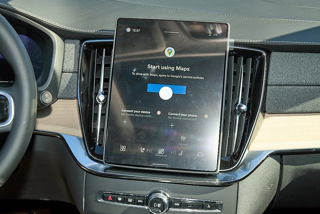 New 2026 Volvo XC90 B5 Plus w/ Protection Package image 28