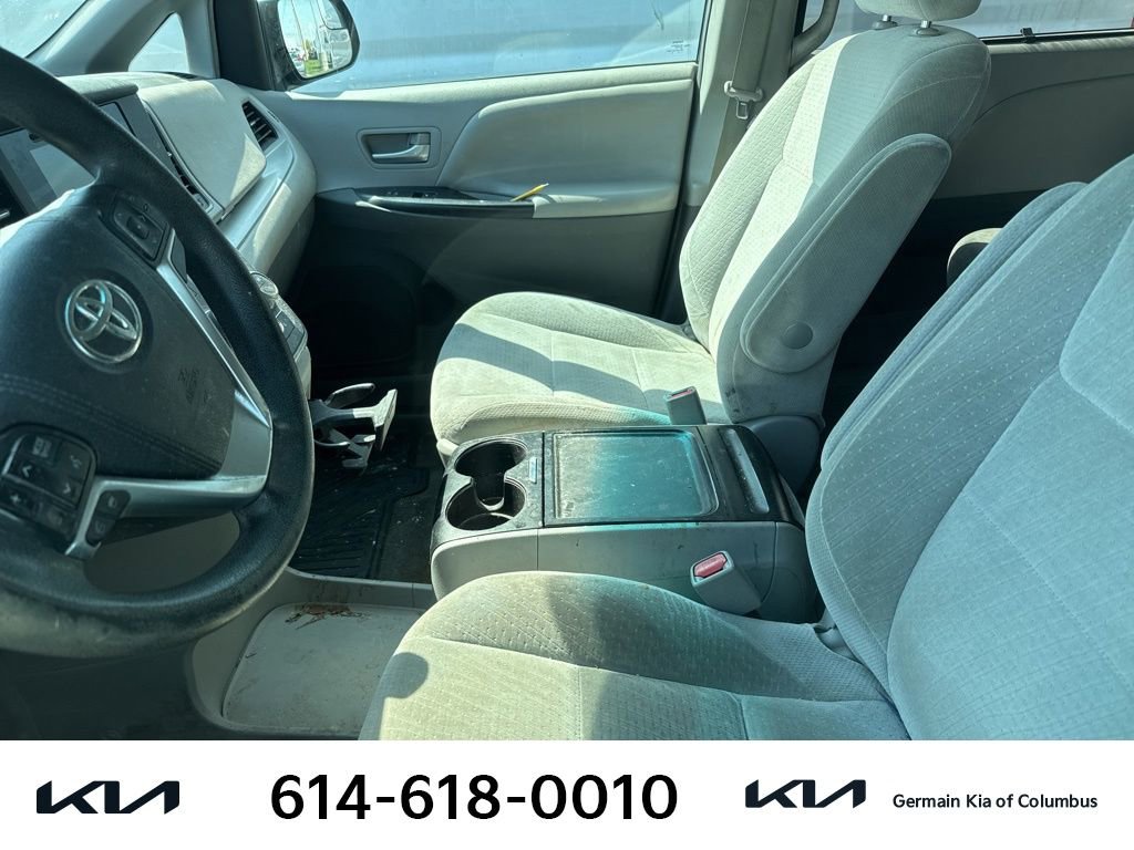 Used 2015 Toyota Sienna LE image 8