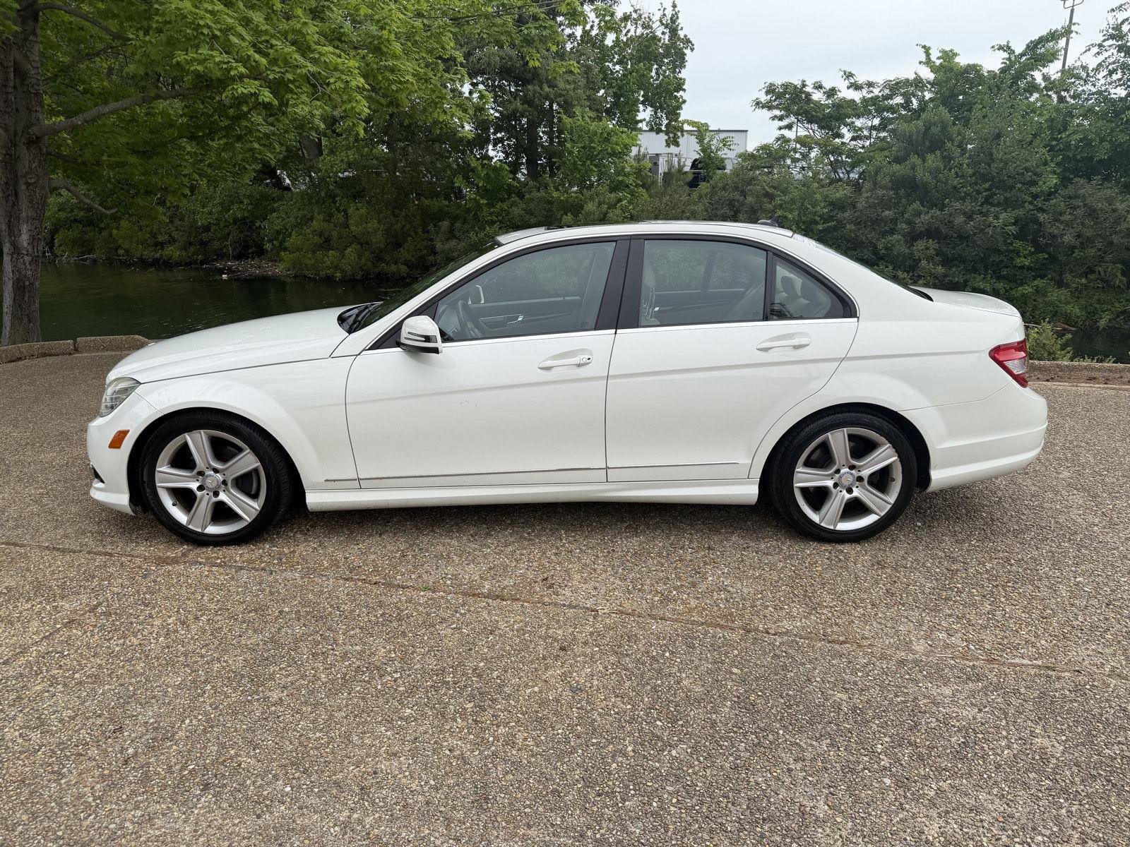 Used 2010 Mercedes-Benz C 300 4MATIC Sedan image 6