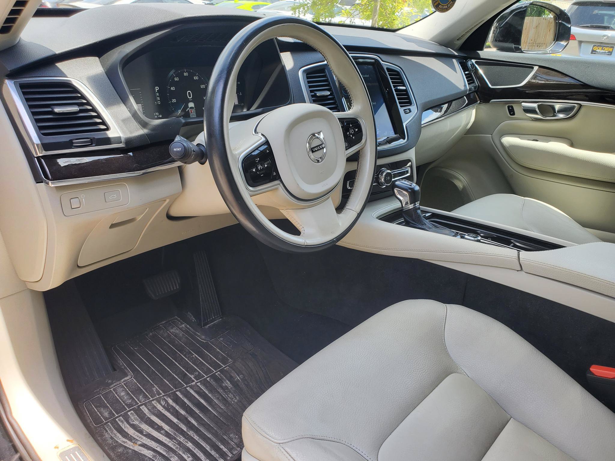 Used 2019 Volvo XC90 T5 Momentum AWD/4WD image 18