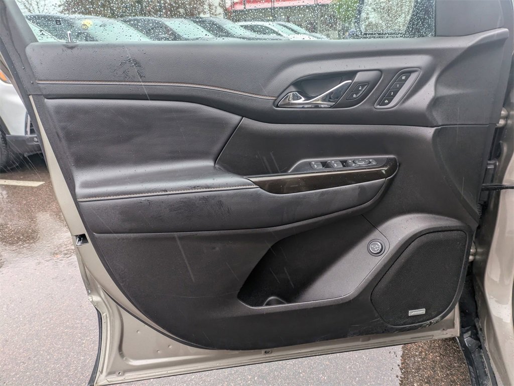 Used 2022 GMC Acadia AT4 w/ Technology Package image 10