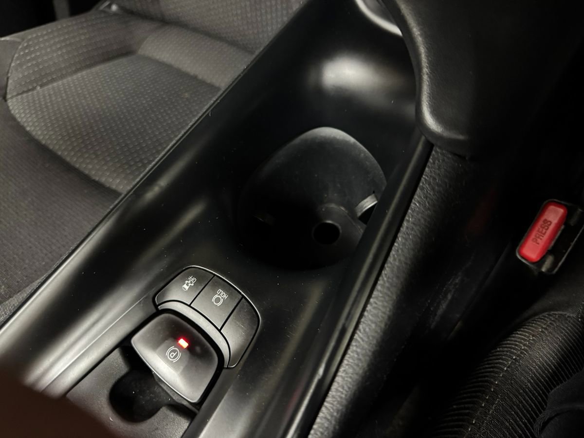 Used 2018 Toyota C-HR XLE image 29