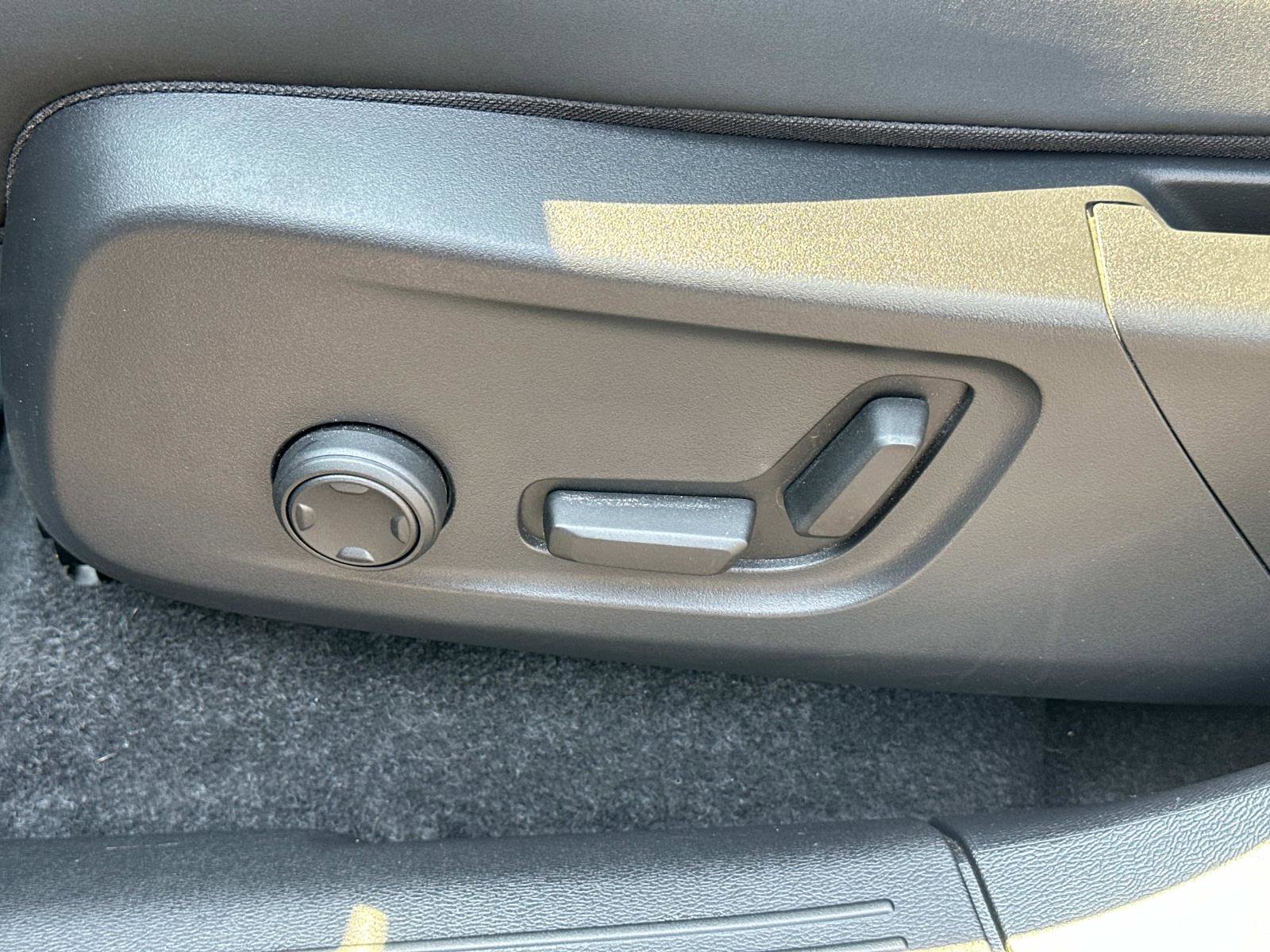 Certified 2023 Volvo XC40 Recharge Ultimate image 18