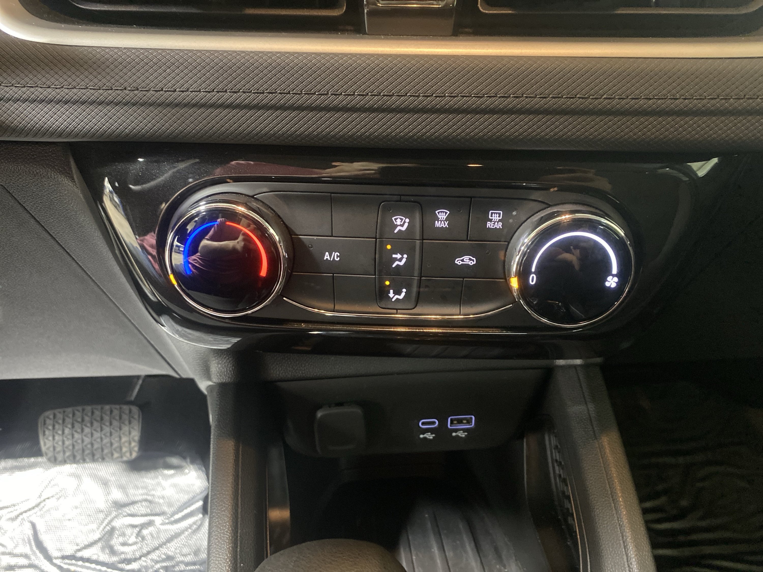 Used 2025 Chevrolet TrailBlazer LT AWD/4WD image 22