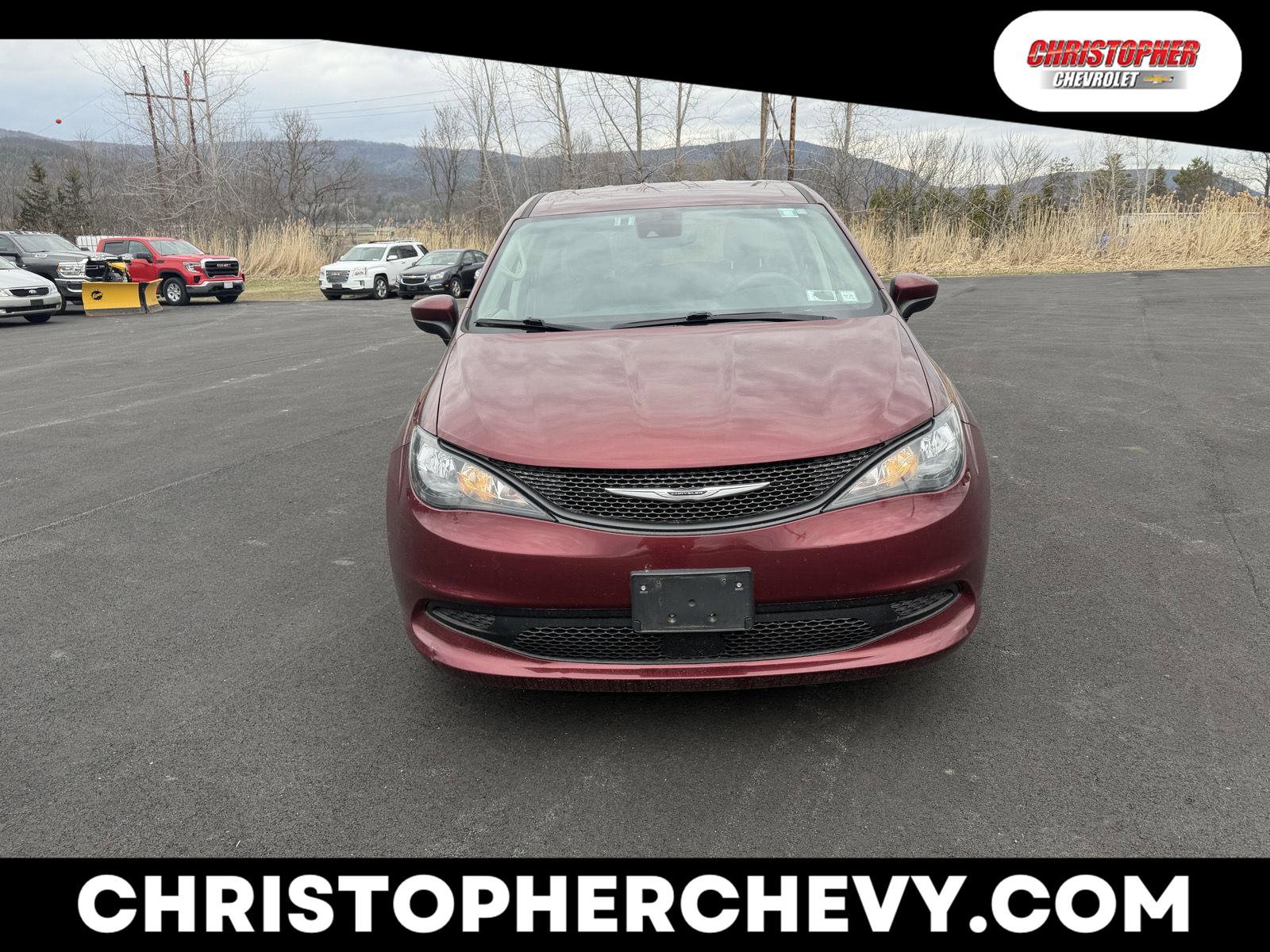 Used 2021 Chrysler Voyager L FWD image 1