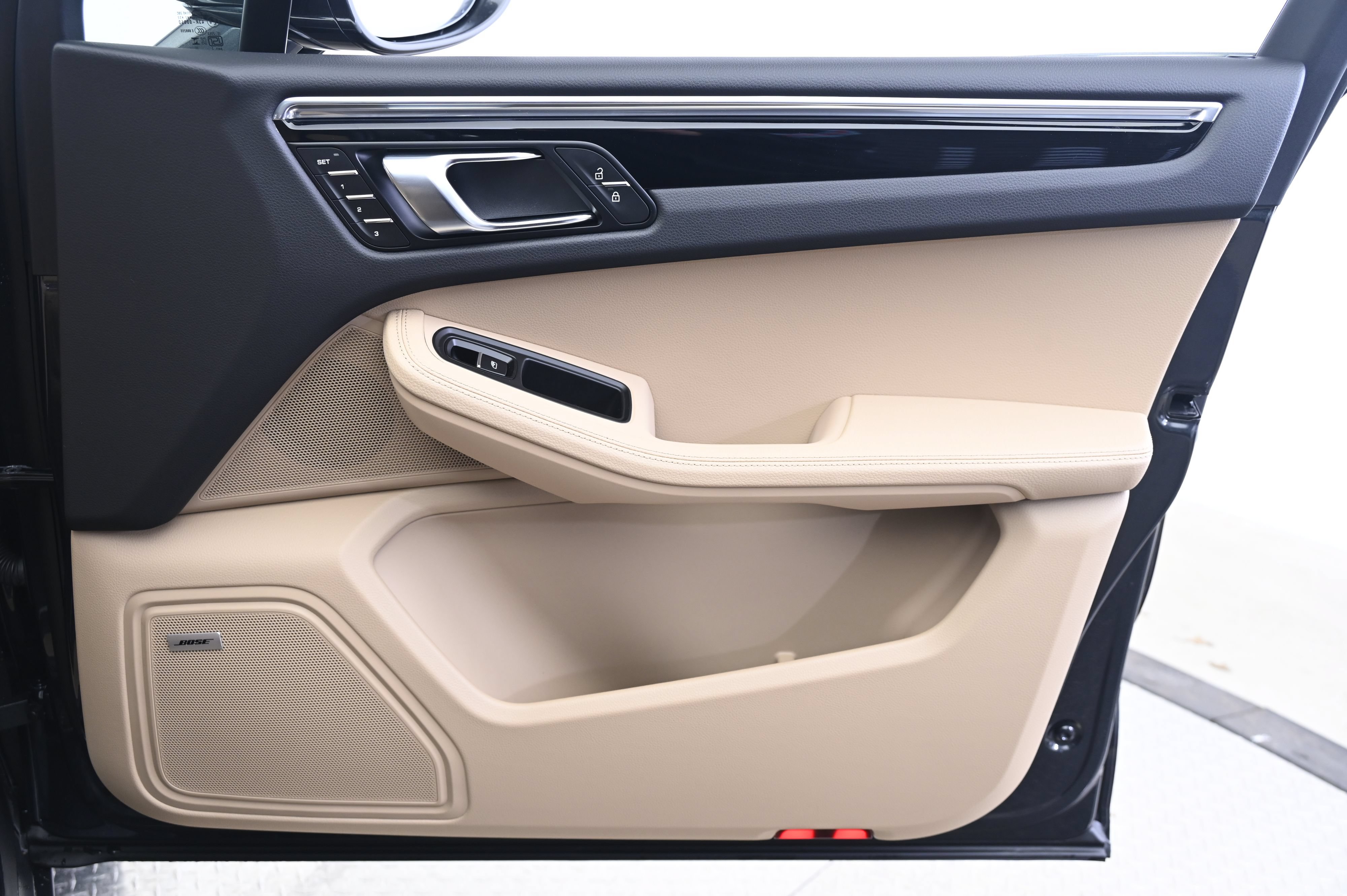 Certified 2026 Porsche Macan AWD/4WD image 20