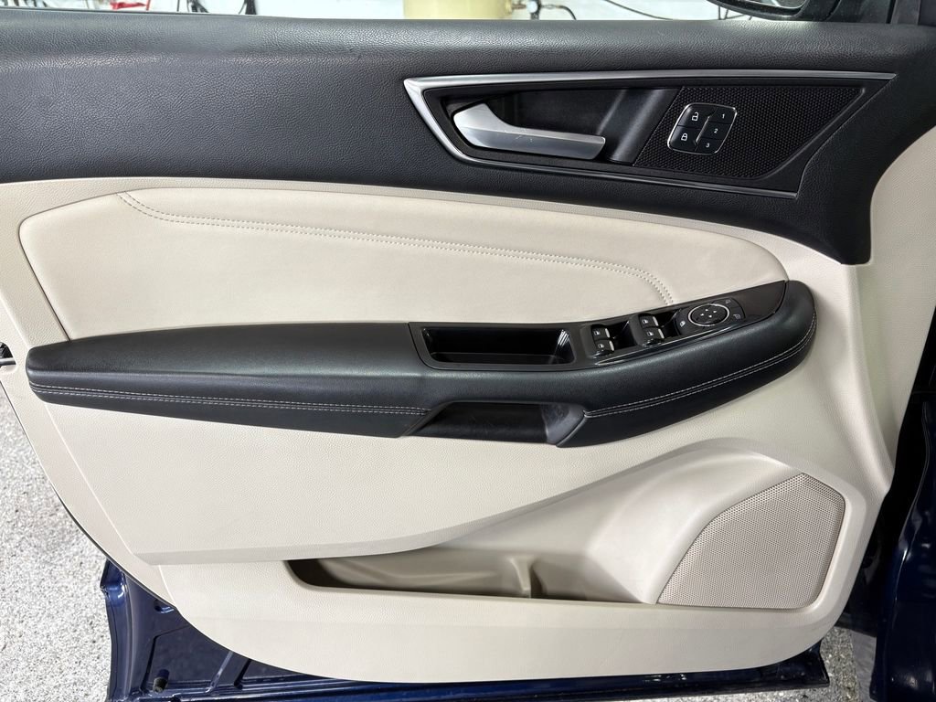 Used 2016 Ford Edge Titanium w/ Technology Package AWD/4WD image 17