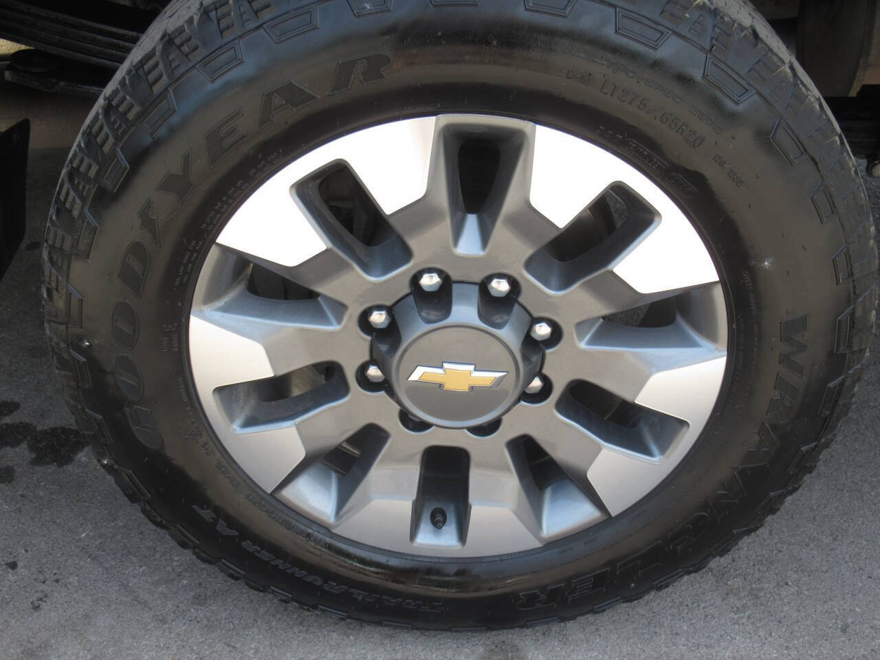 Used 2025 Chevrolet Silverado 2500 Custom w/ Custom Value Package AWD/4WD image 12