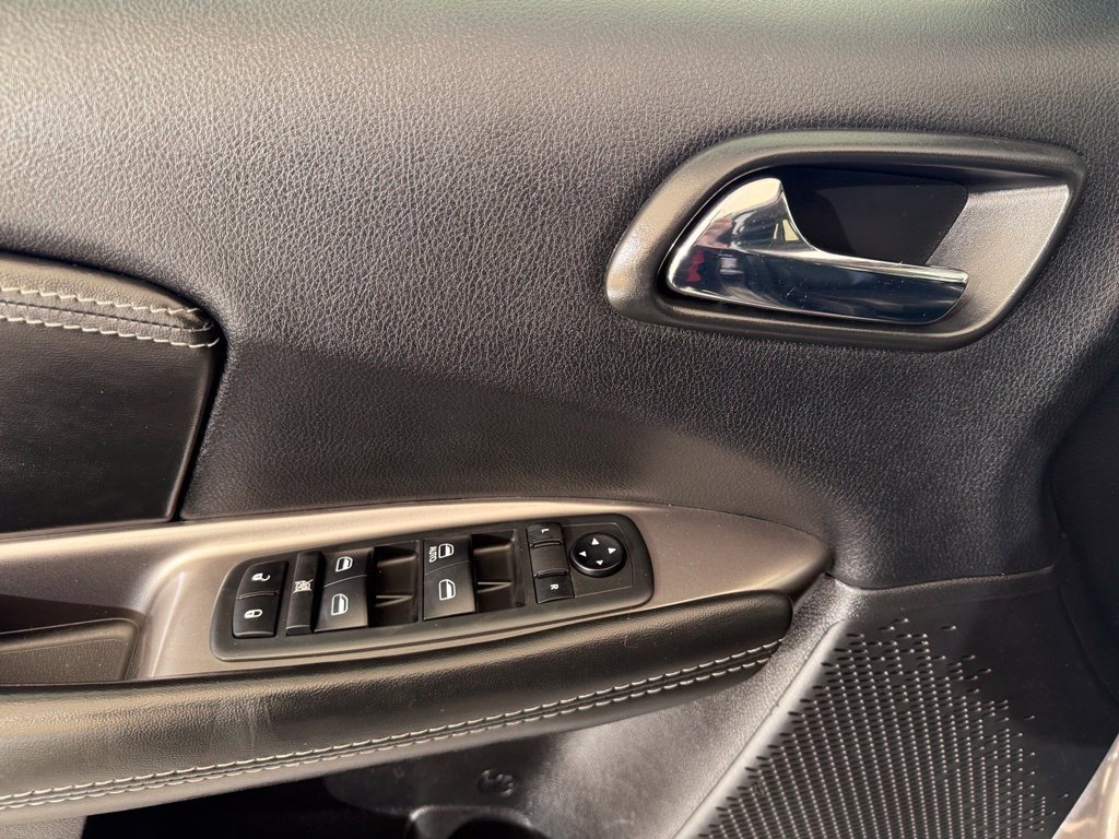 Used 2019 Dodge Journey Crossroad w/ Driver Convenience Group FWD image 32