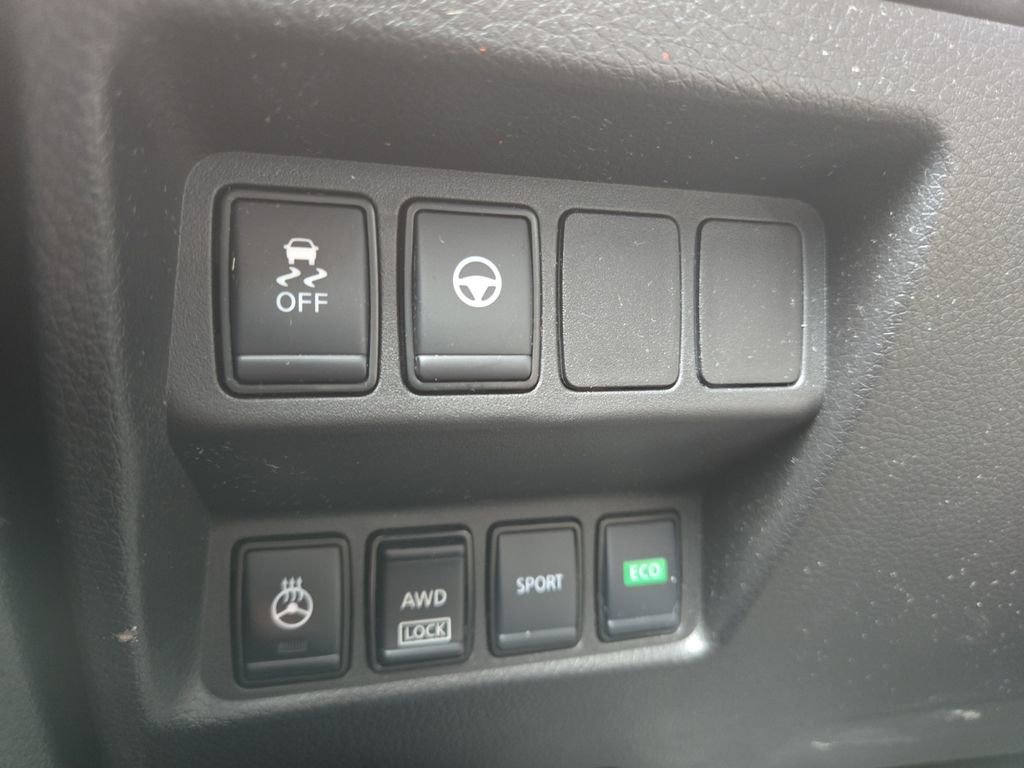 Used 2022 Nissan Rogue Sport SL AWD/4WD image 29