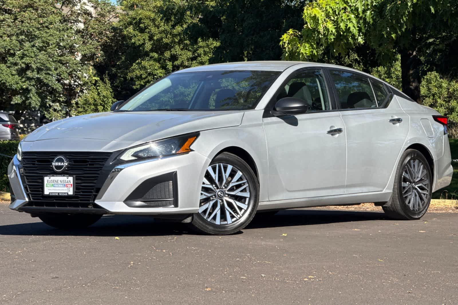 Used 2025 Nissan Altima 2.5 SV FWD image 1