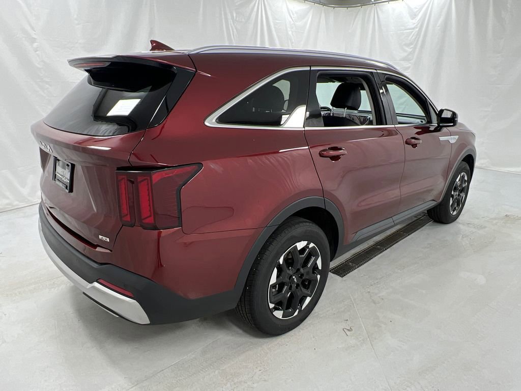 Used 2025 Kia Sorento S image 3