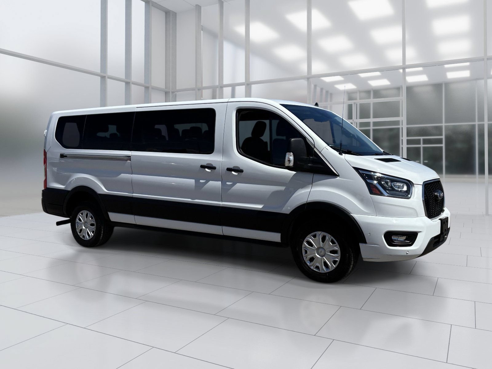 Used 2023 Ford Transit 350 XLT RWD image 8