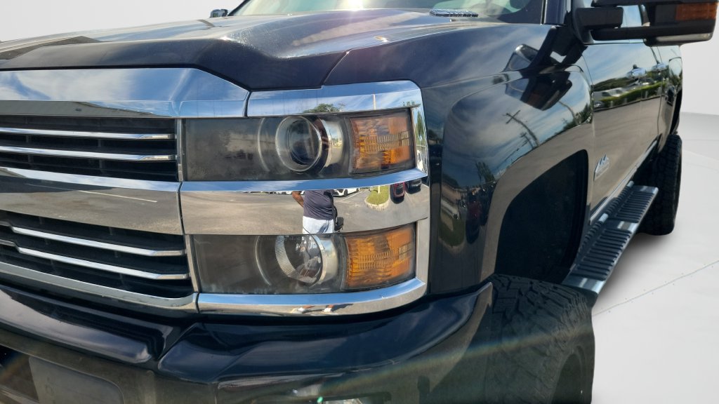 Used 2015 Chevrolet Silverado 2500 High Country w/ Duramax Plus Package AWD/4WD image 23