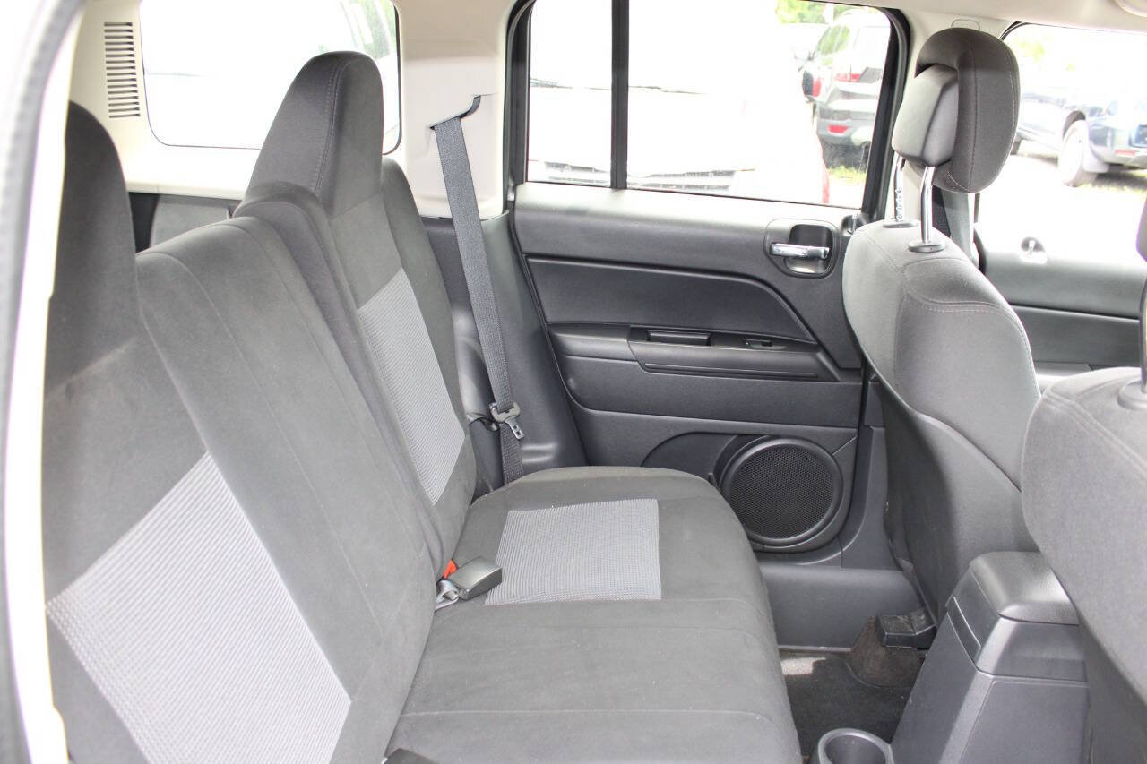 Used 2013 Jeep Patriot Latitude w/ Sun/Sound Group AWD/4WD image 16
