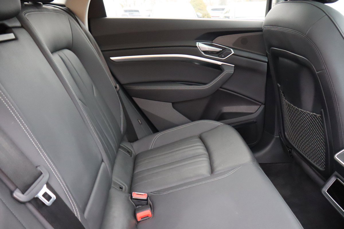 Used 2020 Audi e-tron Premium Plus image 15