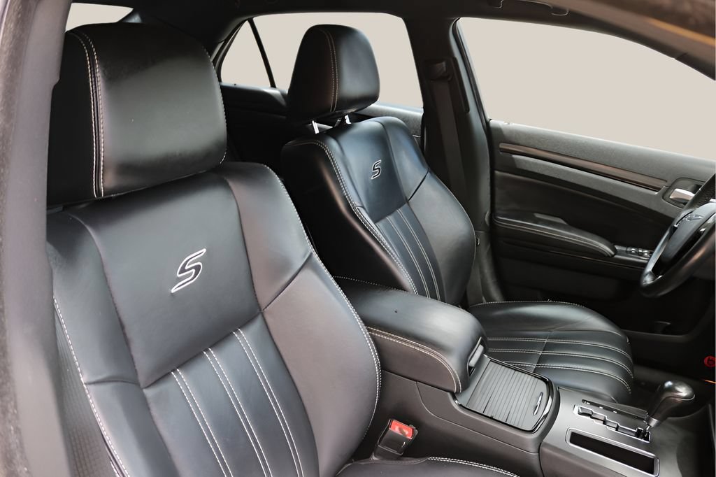 Used 2014 Chrysler 300 S RWD image 20