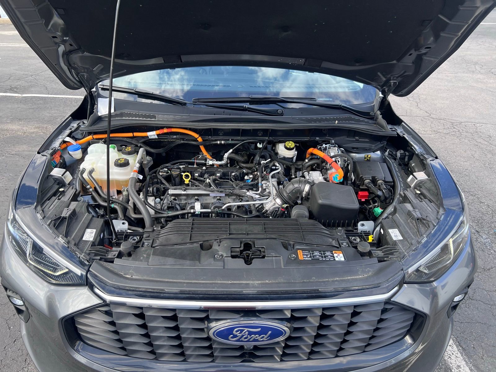 Used 2024 Ford Escape Platinum w/ Premium Technology Package image 3