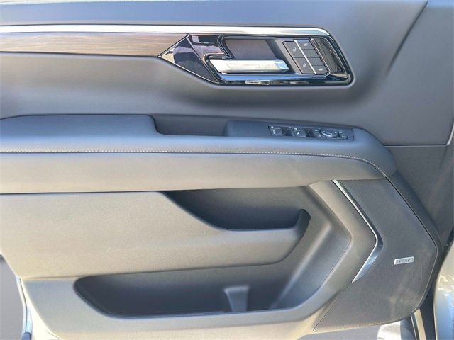 New 2026 Chevrolet Suburban Z71 w/ Z71 Off-Road Package image 24