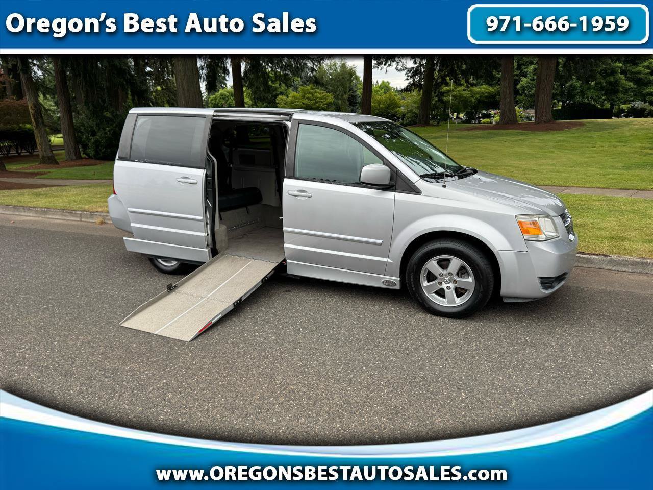Used 2008 Dodge Grand Caravan SXT FWD image 1