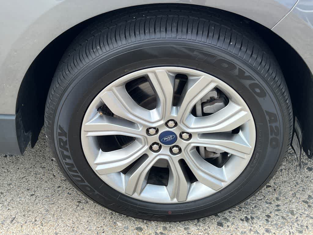 Used 2022 Ford Edge Titanium AWD/4WD image 12