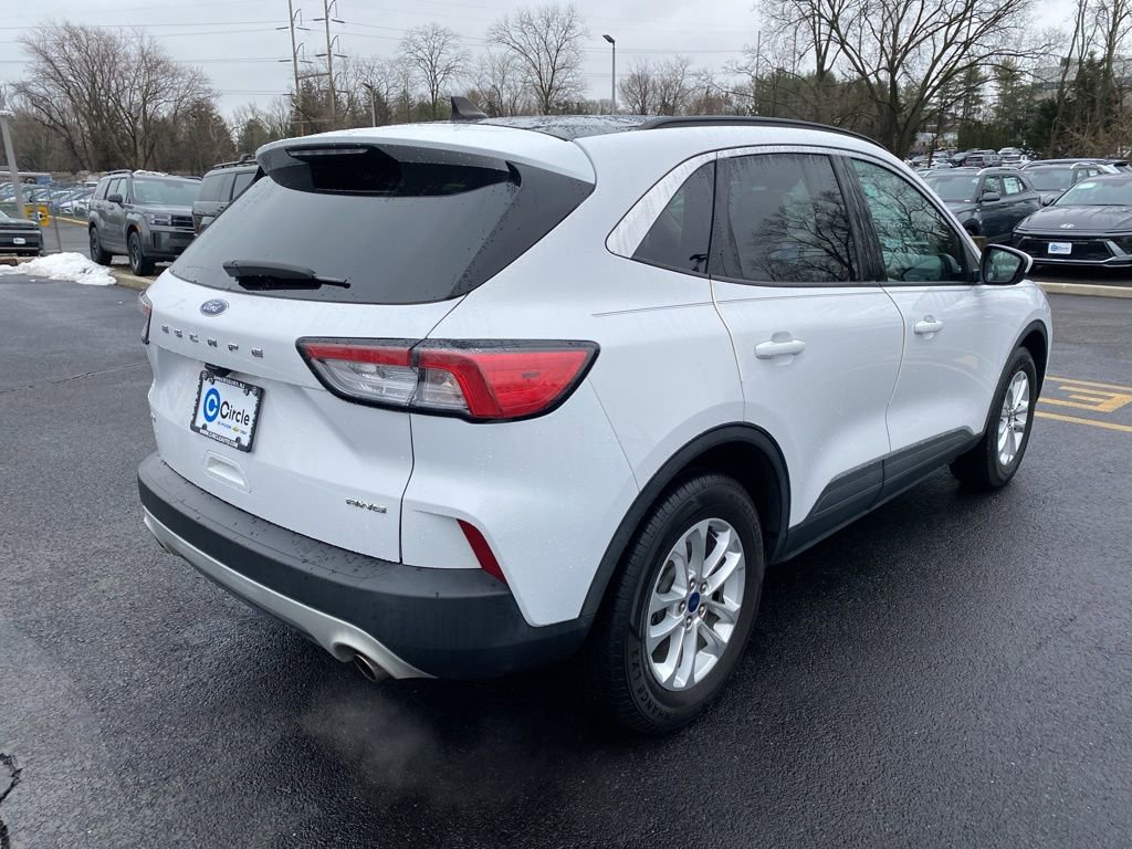 Used 2020 Ford Escape SE image 3
