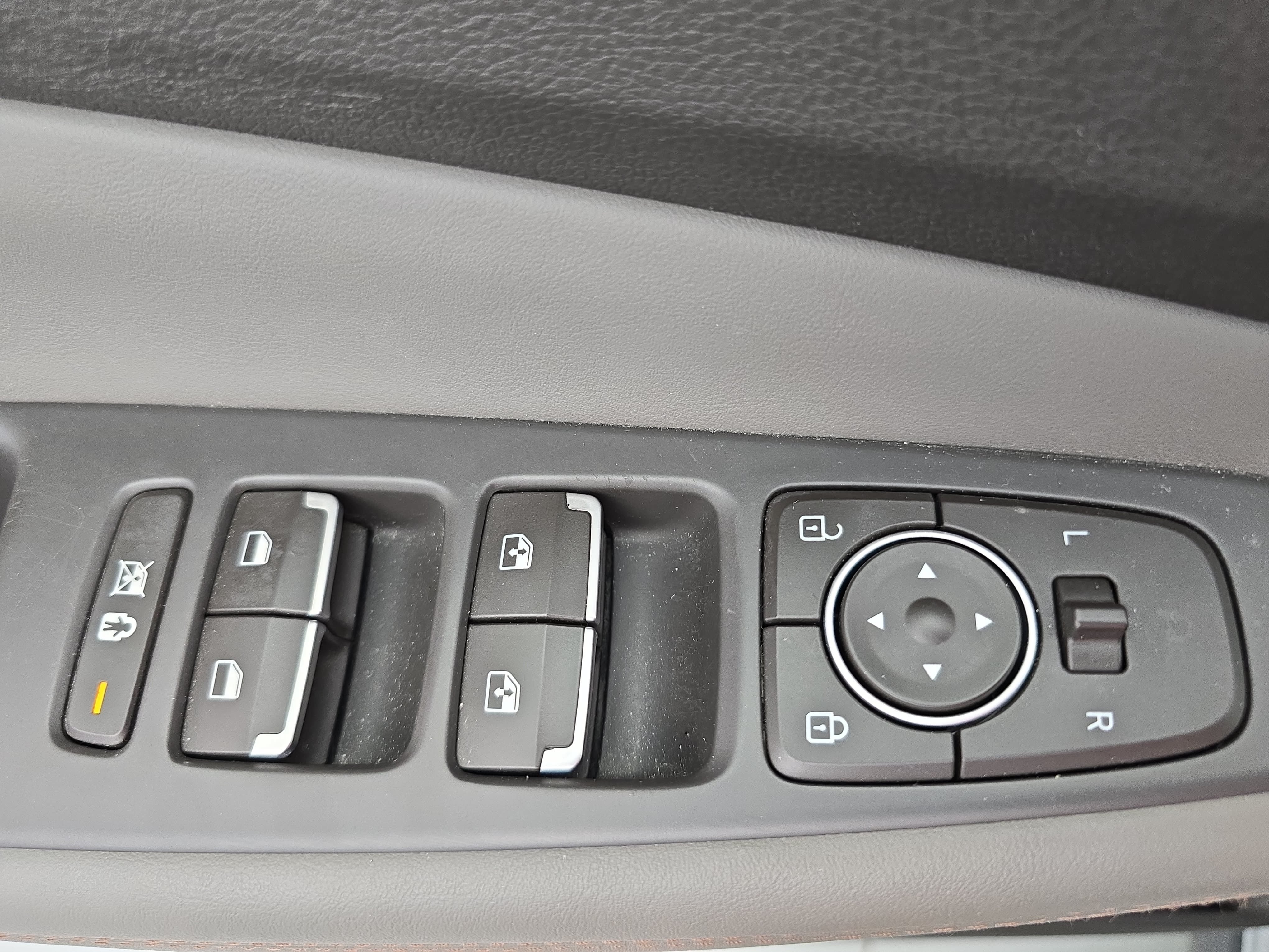 Used 2020 Hyundai Santa Fe Limited FWD image 28