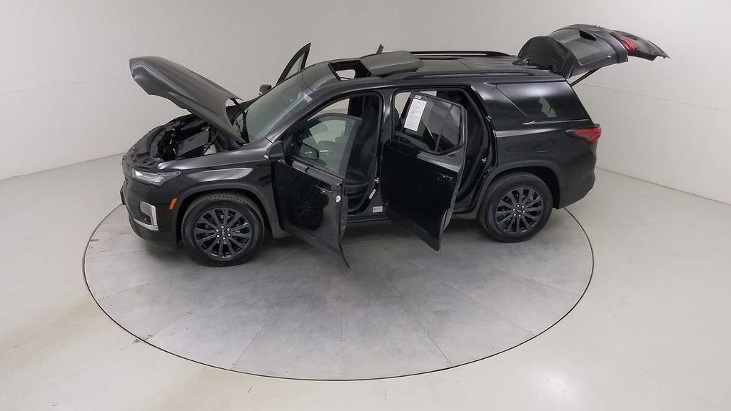 Used 2023 Chevrolet Traverse RS AWD/4WD image 57