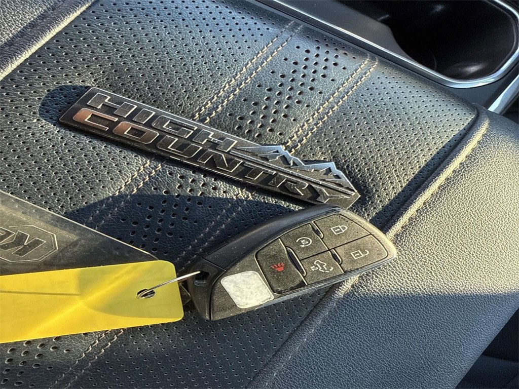 Used 2024 Chevrolet Silverado 2500 High Country w/ Technology Package image 32