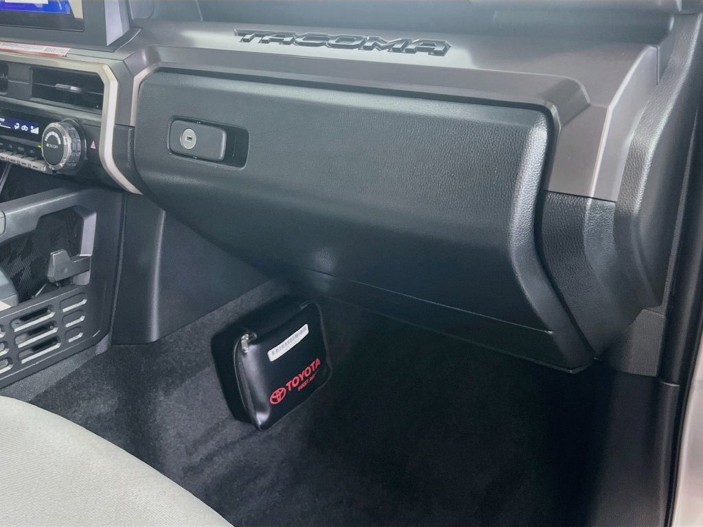 Used 2024 Toyota Tacoma SR5 AWD/4WD image 31