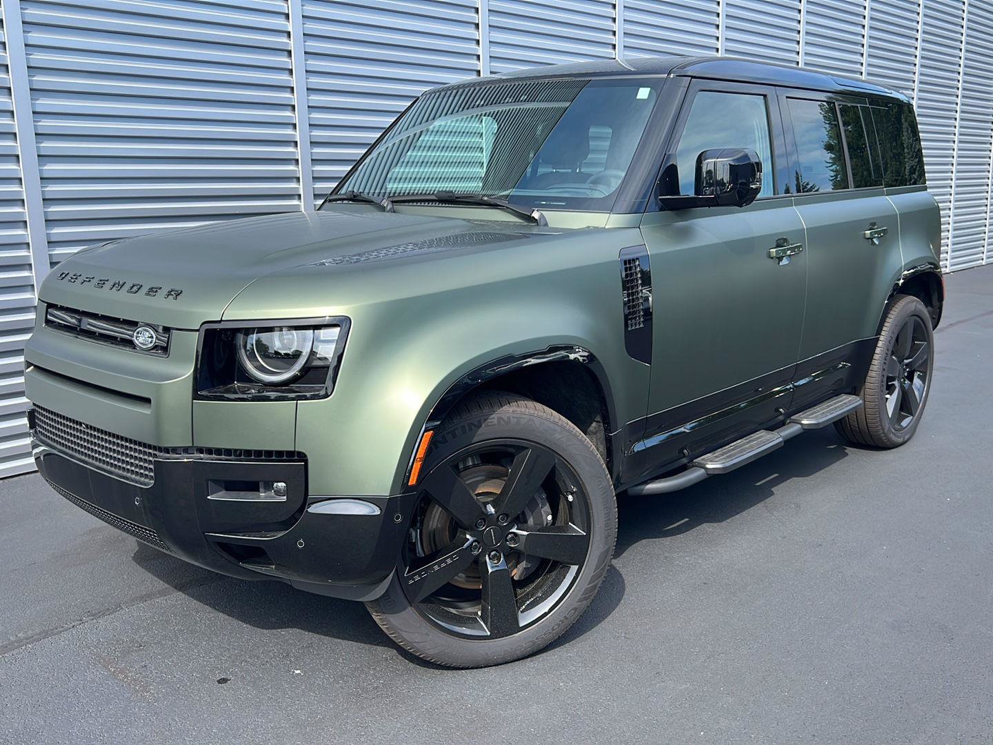 New 2026 Land Rover Defender 110 X-Dynamic SE AWD/4WD image 1