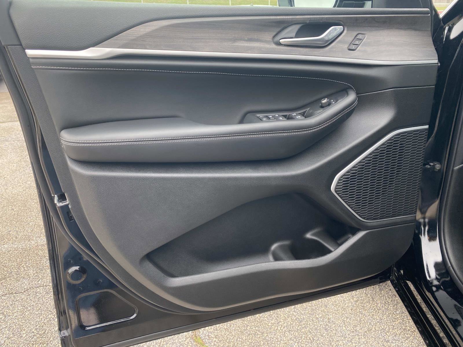 New 2026 Jeep Grand Cherokee Limited Reserve image 12