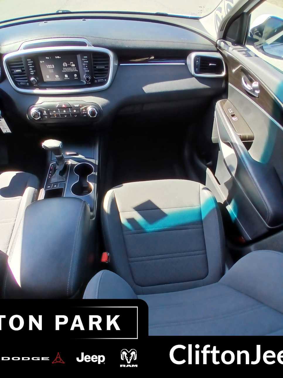 Used 2020 Kia Sorento LX AWD/4WD image 24