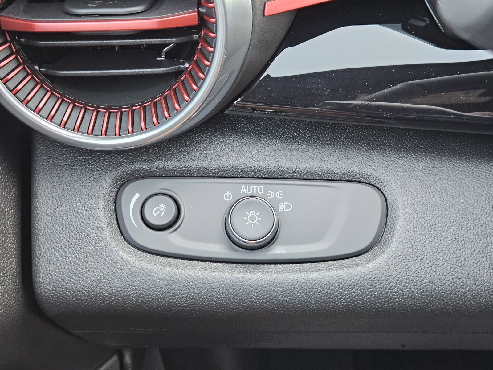 New 2026 Chevrolet Trax RS w/ Sunroof Package image 24