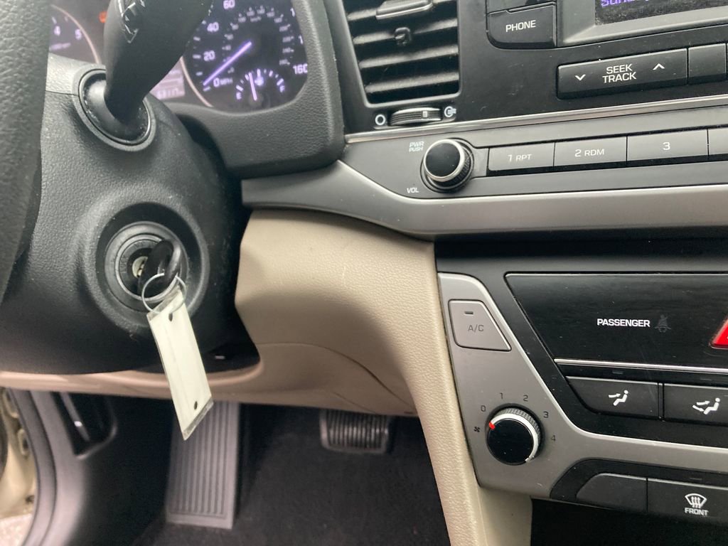 Used 2017 Hyundai Elantra SE w/ Cargo Package image 22