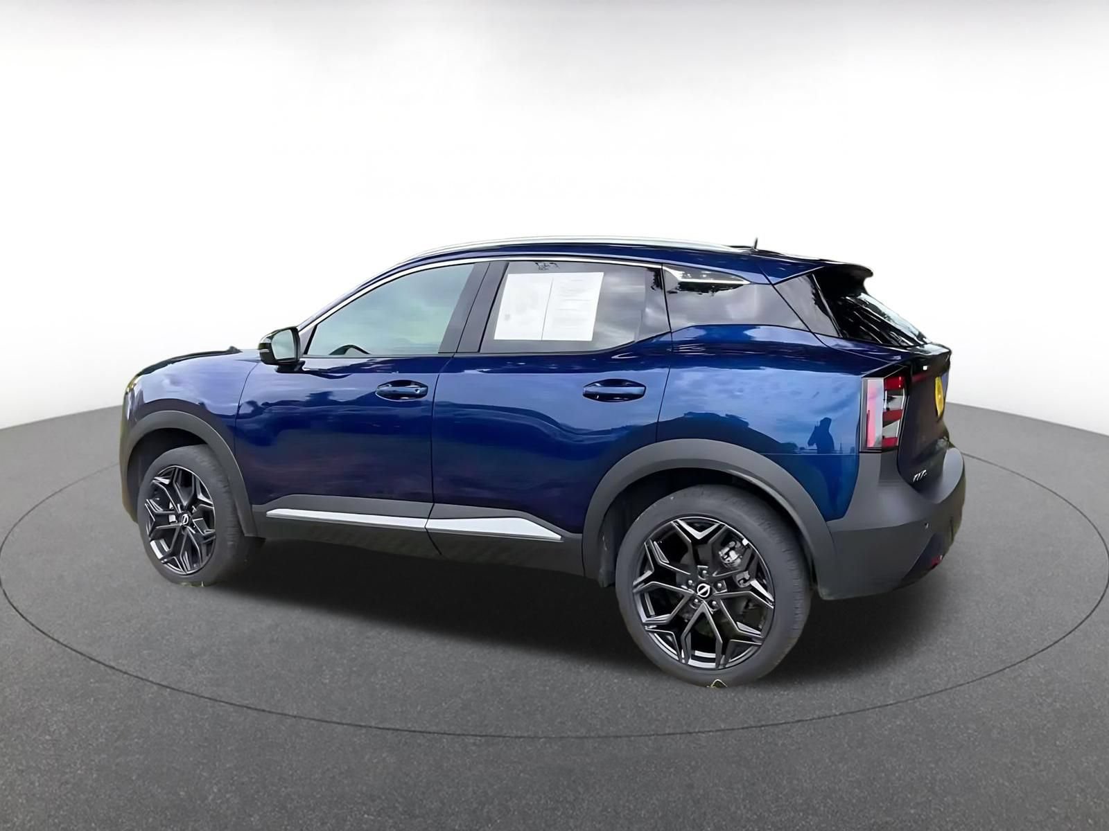 Used 2026 Nissan Kicks SR FWD image 9