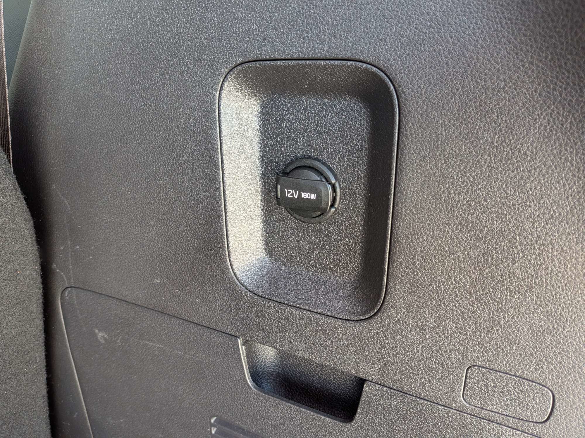 Used 2022 Kia Carnival LX FWD image 15