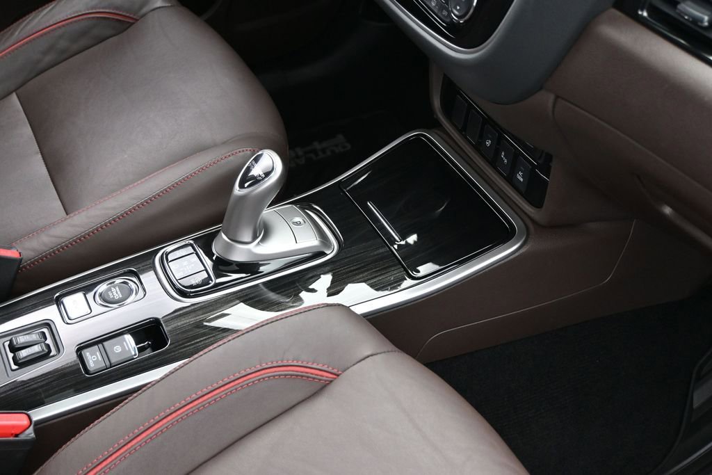 Used 2018 Mitsubishi Outlander GT AWD/4WD image 37