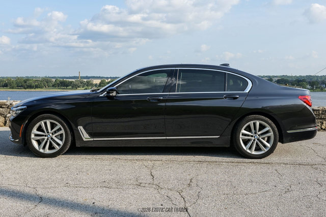 Used 2019 BMW 750i xDrive w/ Executive Package AWD/4WD image 3
