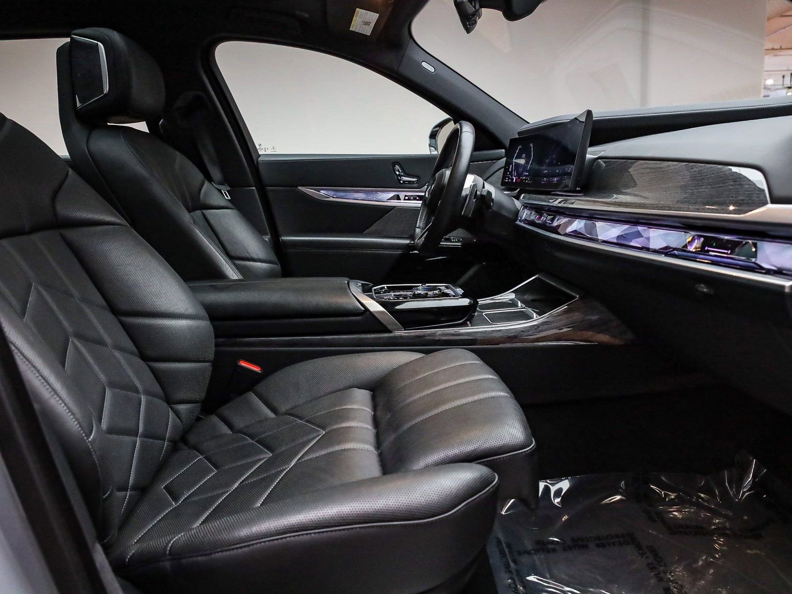 Certified 2023 BMW 760i xDrive w/ Parking Assistance Package image 18