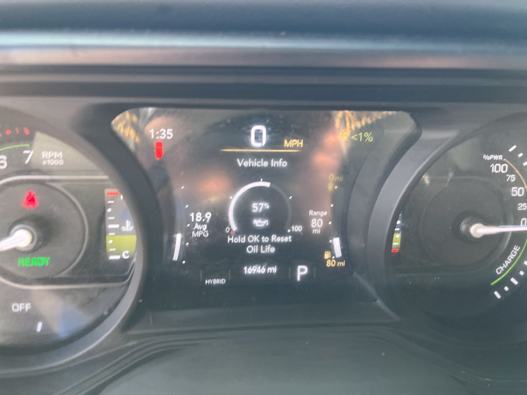 Used 2024 Jeep Wrangler Unlimited Sahara w/ Technology Group AWD/4WD image 16