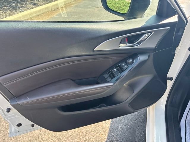 Used 2018 MAZDA MAZDA3 Touring FWD image 19