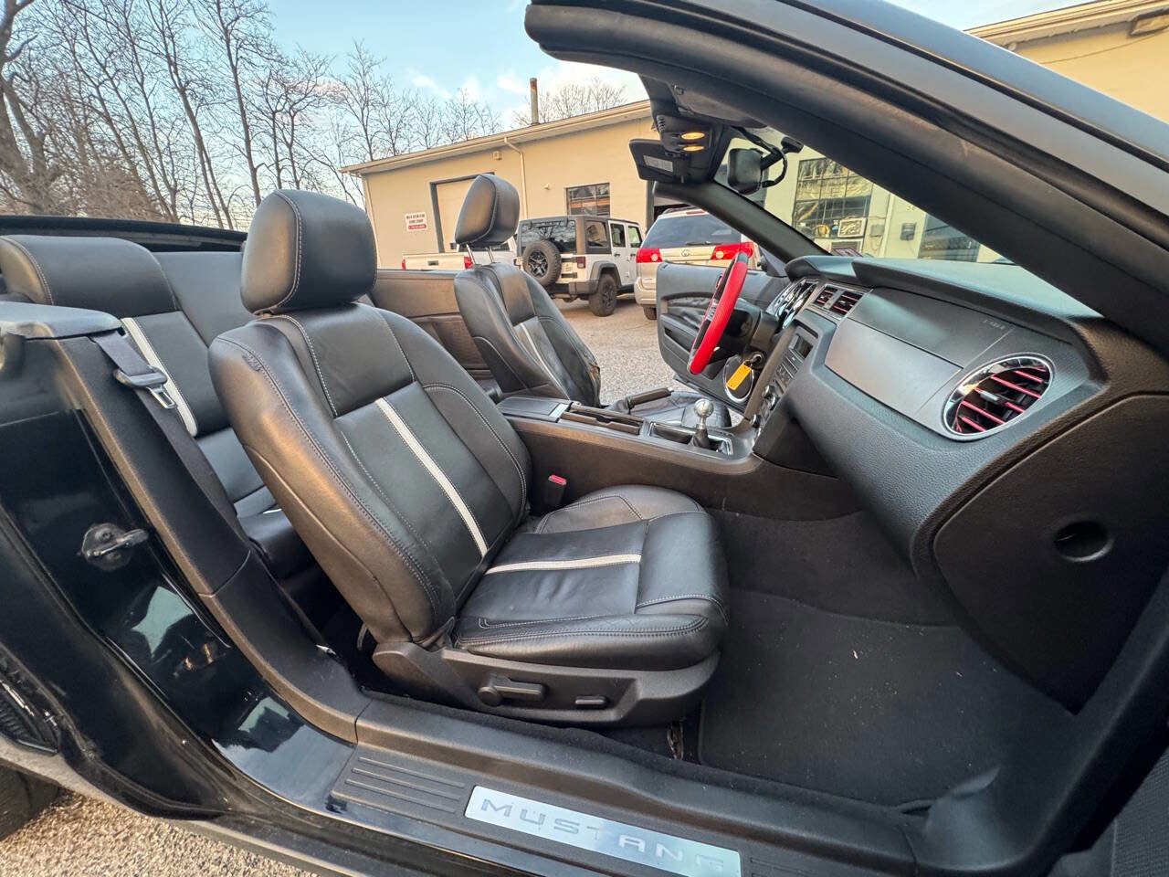 Used 2010 Ford Mustang GT Premium image 36