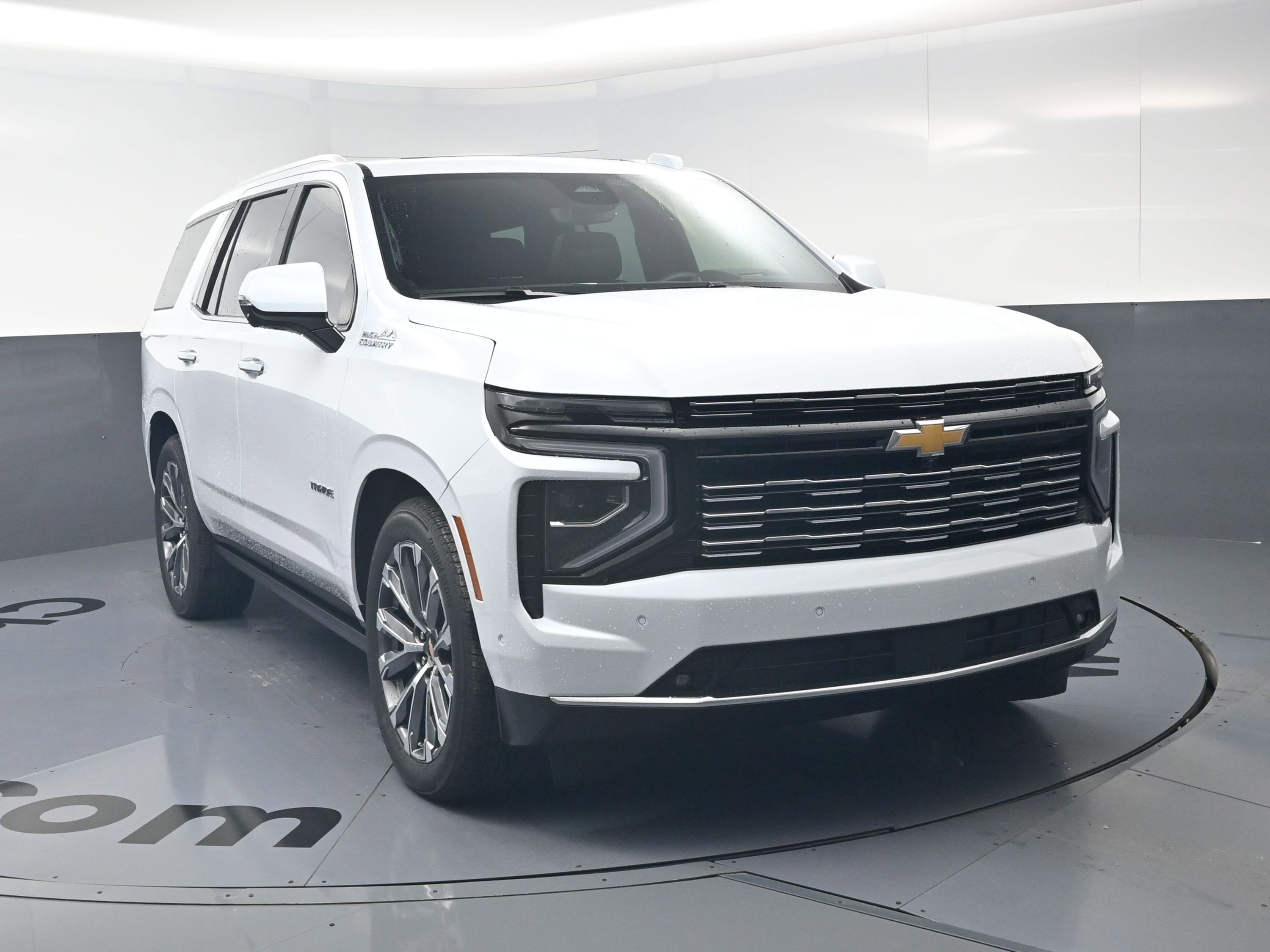 Used 2026 Chevrolet Tahoe High Country AWD/4WD image 3