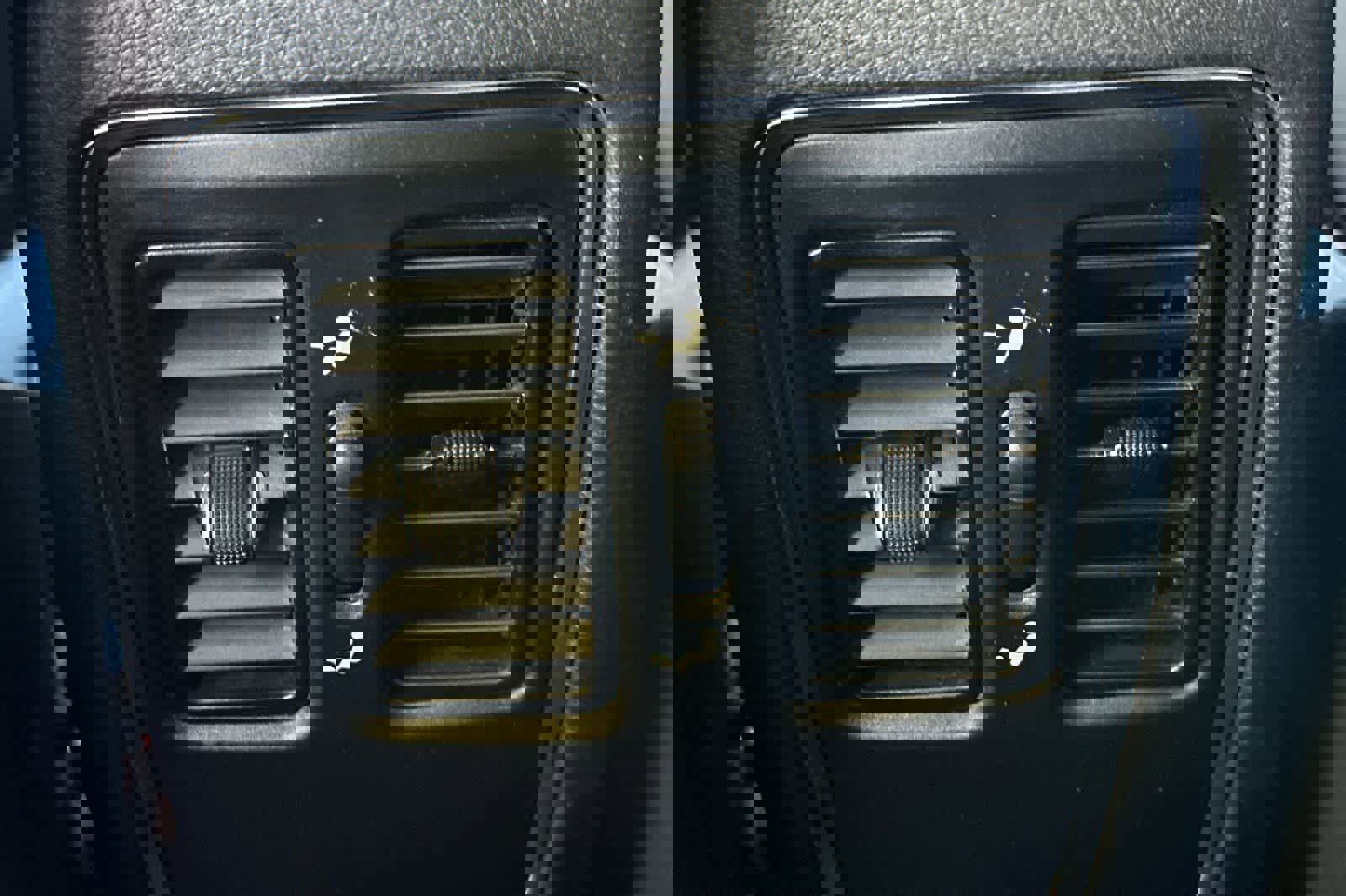 Used 2021 Jeep Grand Cherokee Laredo image 15